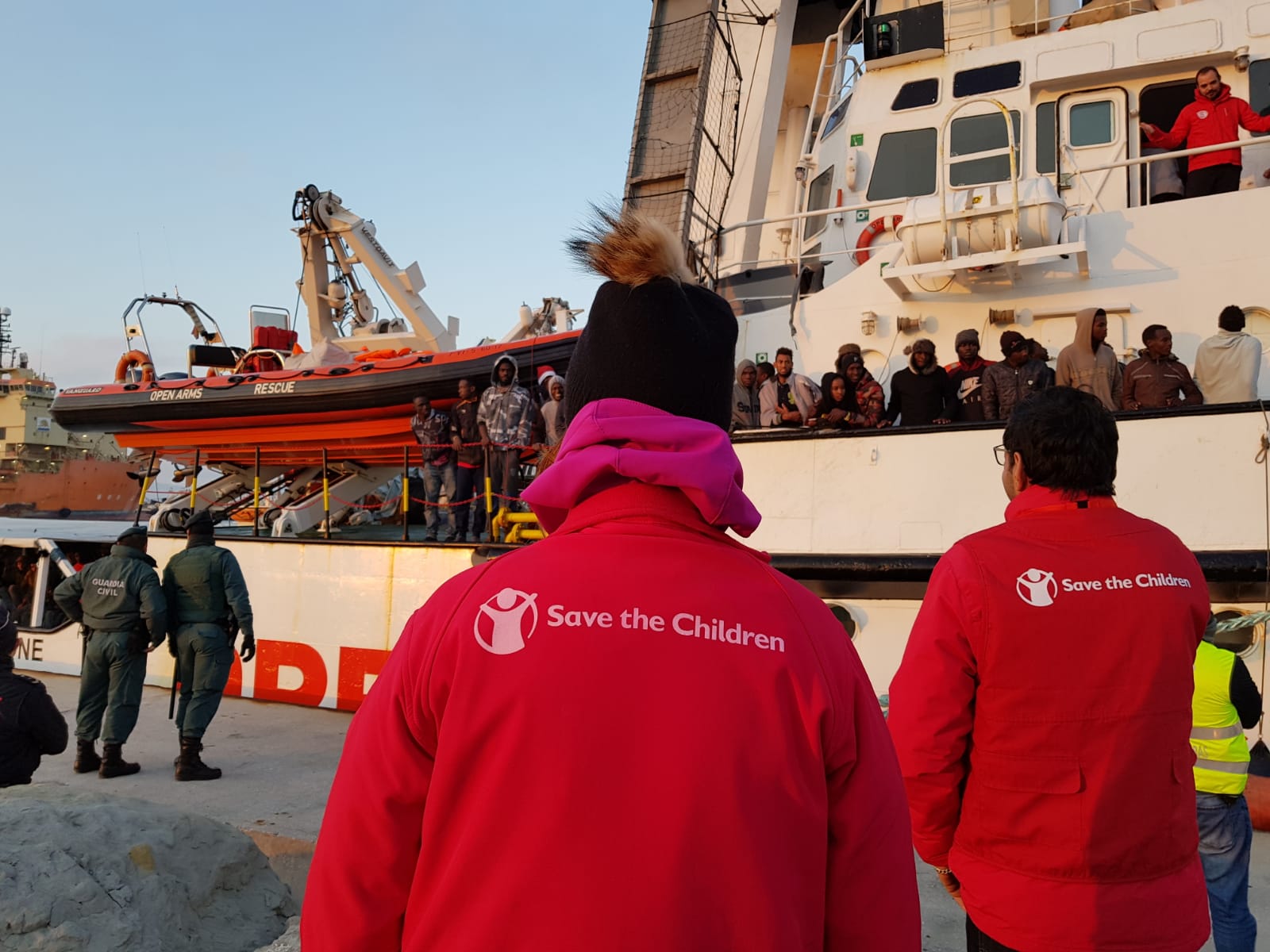 Open Arms Rescates Con los niños y niñas del open arms | Save the Children