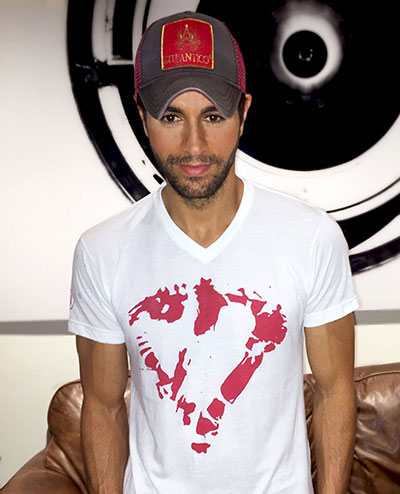 np-enrique-iglesias-wearing-heart-t-shirt.jpg
