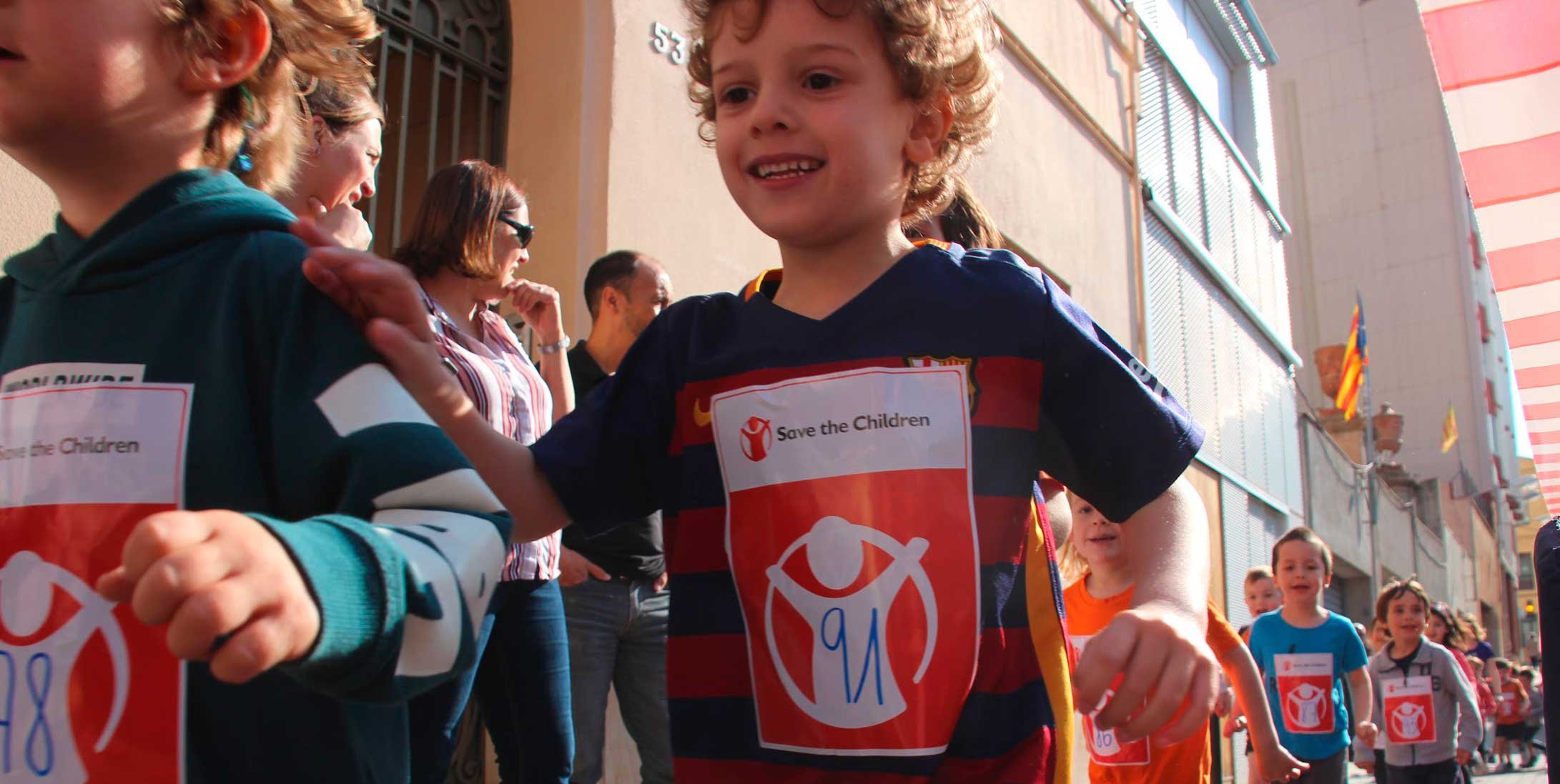 Niños en la carrera escolar de Save the Children Niños en la carrera escolar