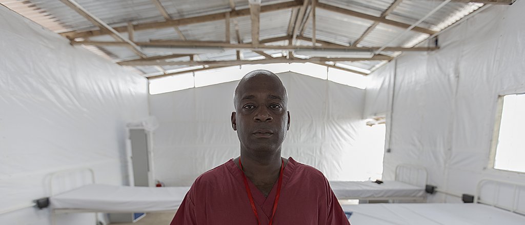 doctores_ebola_save_the_children.jpg