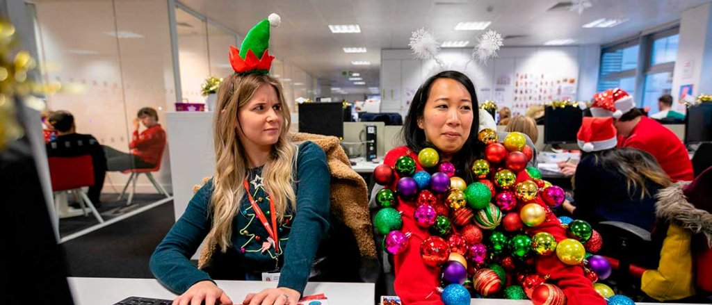 Christmas Jumper Day - Empleadas con el jersey en el trabajo Christmas Jumper Day 2019 Save the Children España