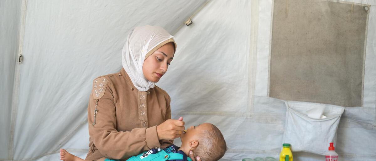 Gaza - Ayuda a madre con niña pequeña 1