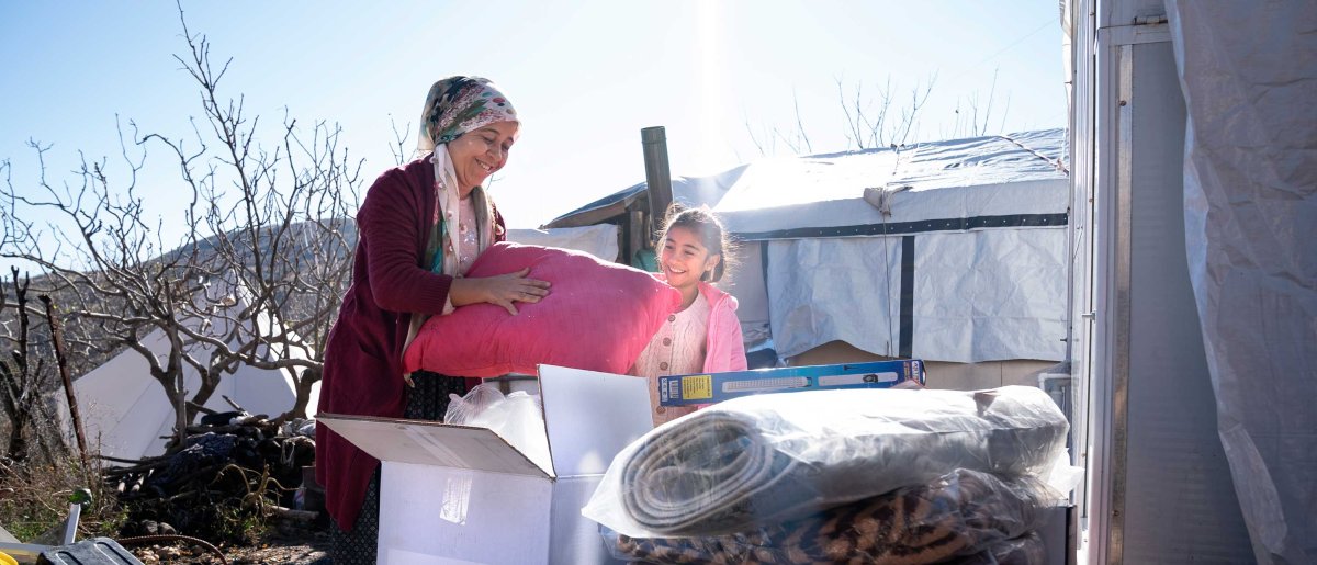 Familia de Turquía atendida tras los terremotos