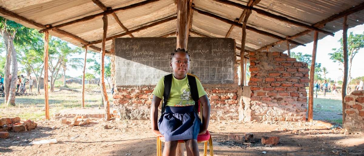 Niña en África en emergencia humanitaria Hazte socio Save the Children
