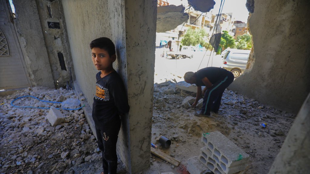 Cuatro años desde la batalla de Al Raqa: Save the Children advierte de que los niños y las niñas siguen viviendo entre ruinas