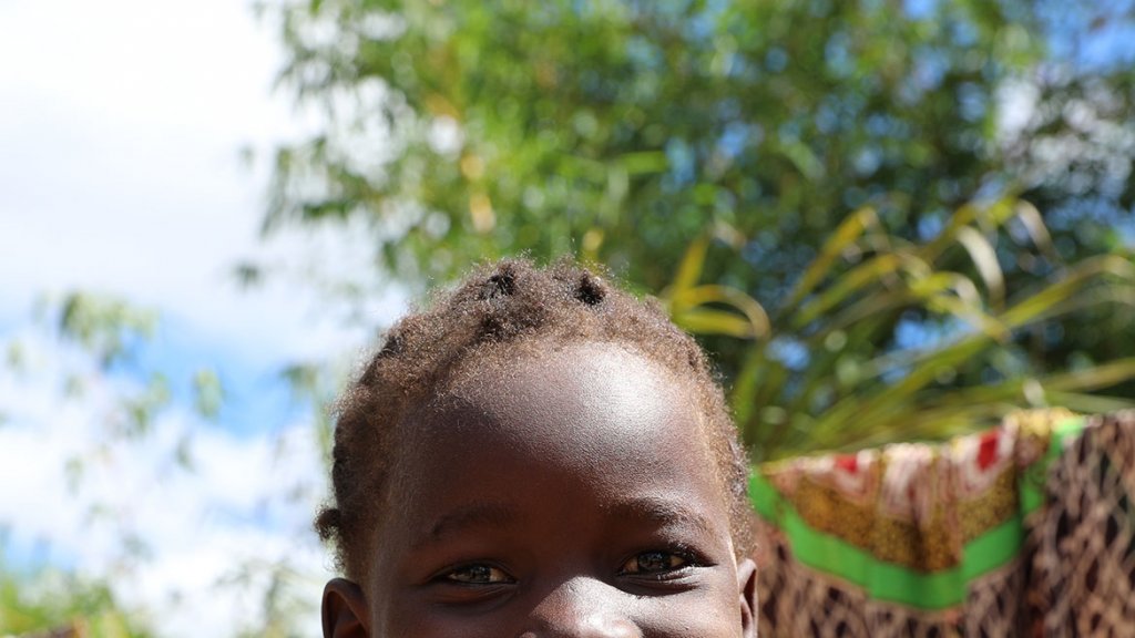 Tereza feliz - Mozambique Save the Children Mozambique Save the Children