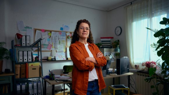 mujer en oficina
