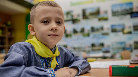 Artem, en Jarkov, en una escuela subterránea
