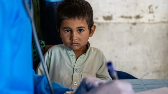 Sameen esta recibiendo tratamiento medico de Save the Children en Afganistan