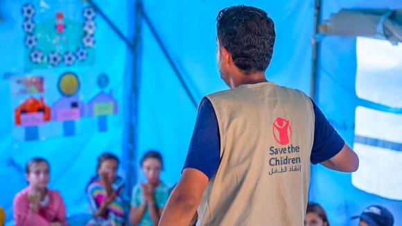 un profesor de save the children en gaza