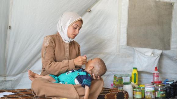 Gaza - Ayuda a madre con niña pequeña 1