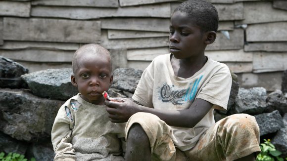 Joel y su hermano - campaña contra el hambre Save the Children