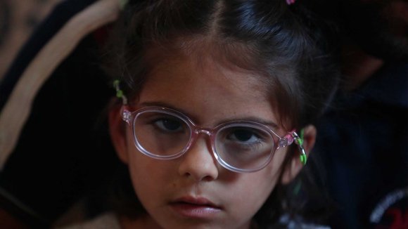Salwa, la niña después del tratamiento medico Salwa