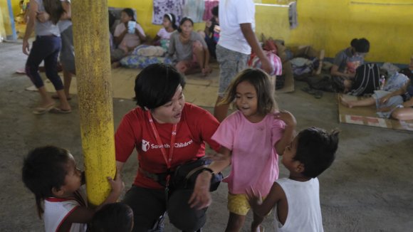 Save the children volcán Filipinas Save the children volcán