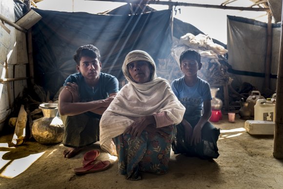 familia_rohingya-save_the_children.jpg