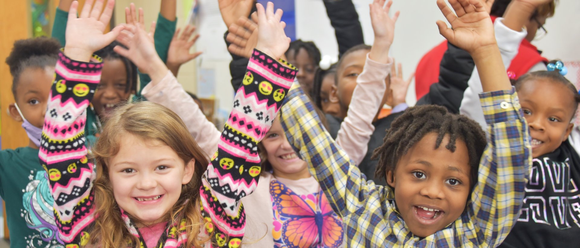 CH1786778_Children excited to play a game and sing a song