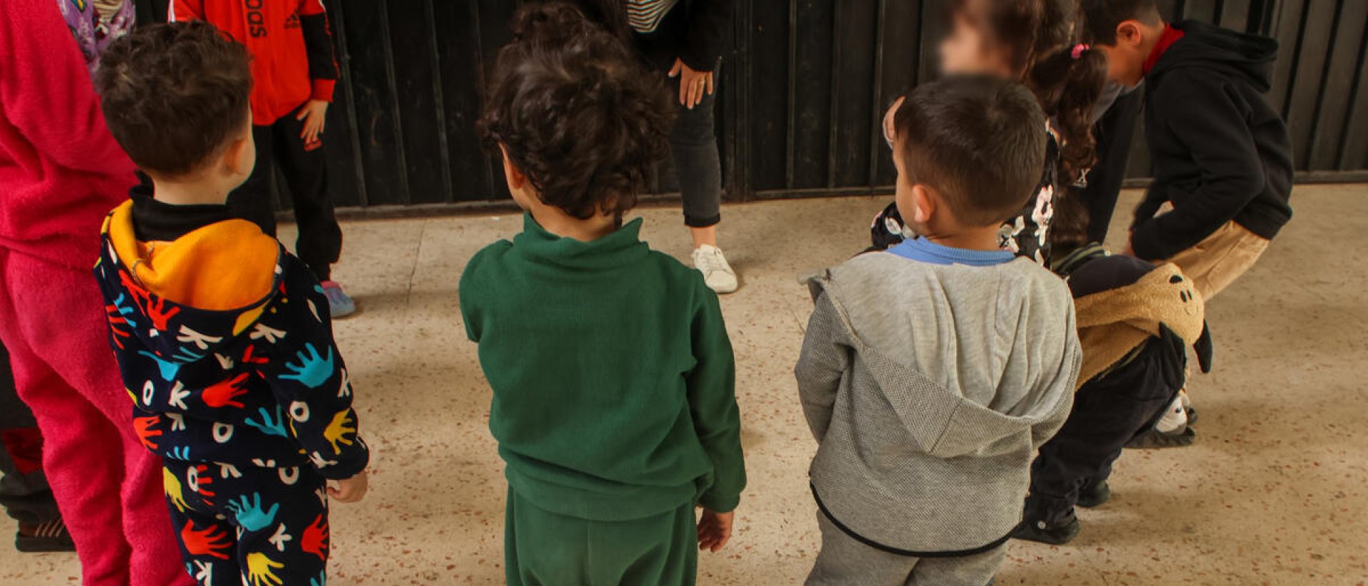 Niños y niñas afectados por la crisis en Líbano en refugios colectivos ayudados por Save the Children