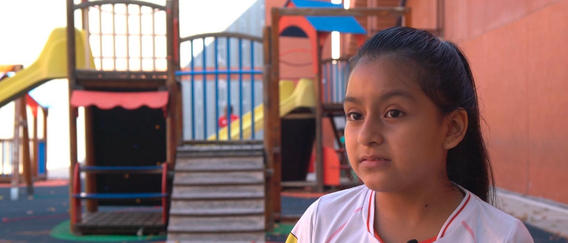 Participación infantil - Una niña entrevistada por Save the Children Participación infantil - Una niña entrevistada