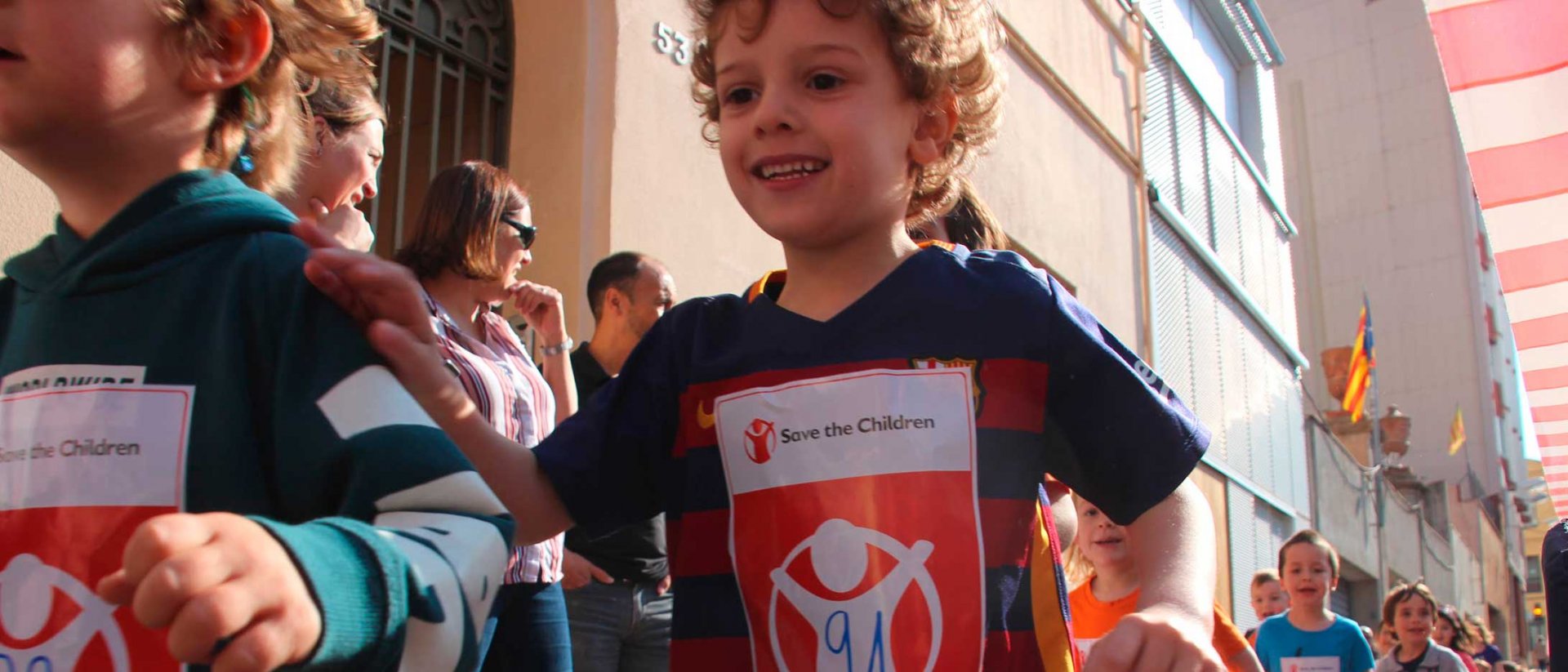 Niños en la carrera escolar de Save the Children Niños en la carrera escolar