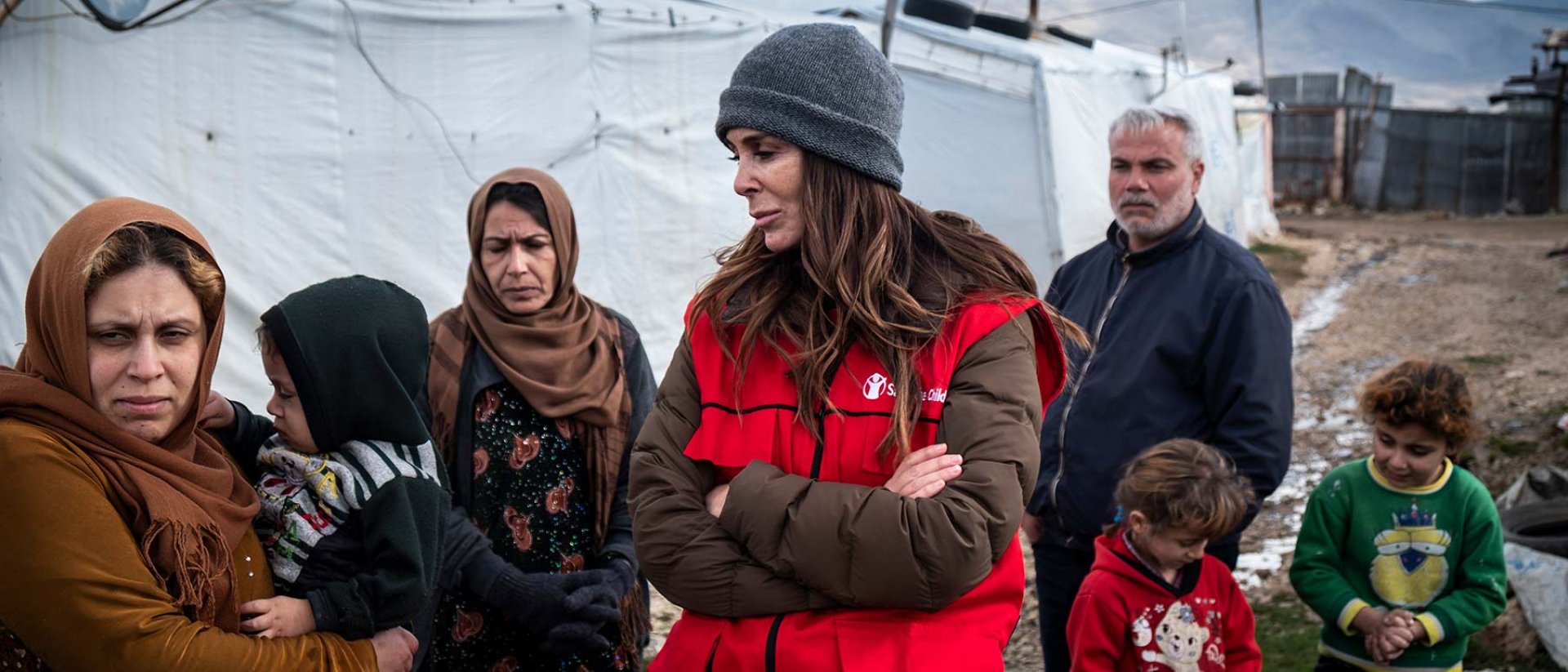 Lydia Bosch en Libano junto con Save the Children en un campo de refugiados Lydia Bosch en Libano