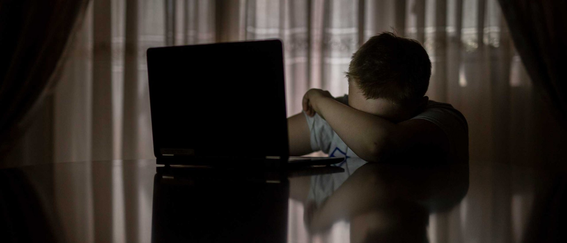 Violencia online - Niño victima de happy slapping Niño victima de happy slapping