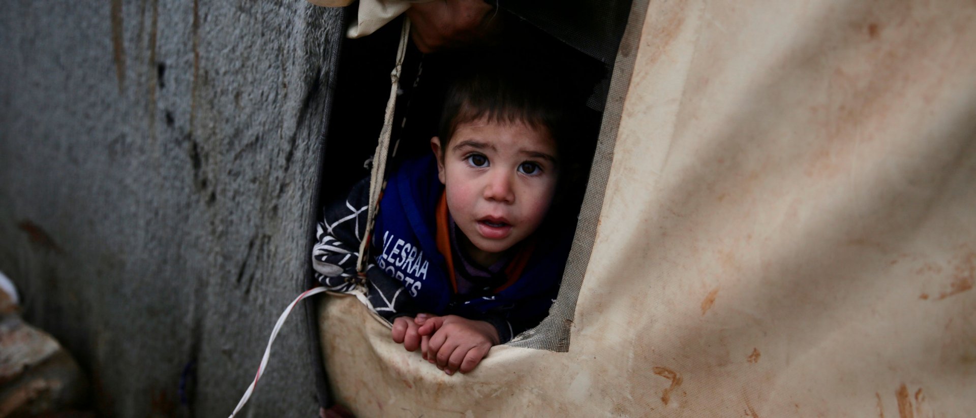 Niño en el campo de Idlib Niño en el campo de Idlib