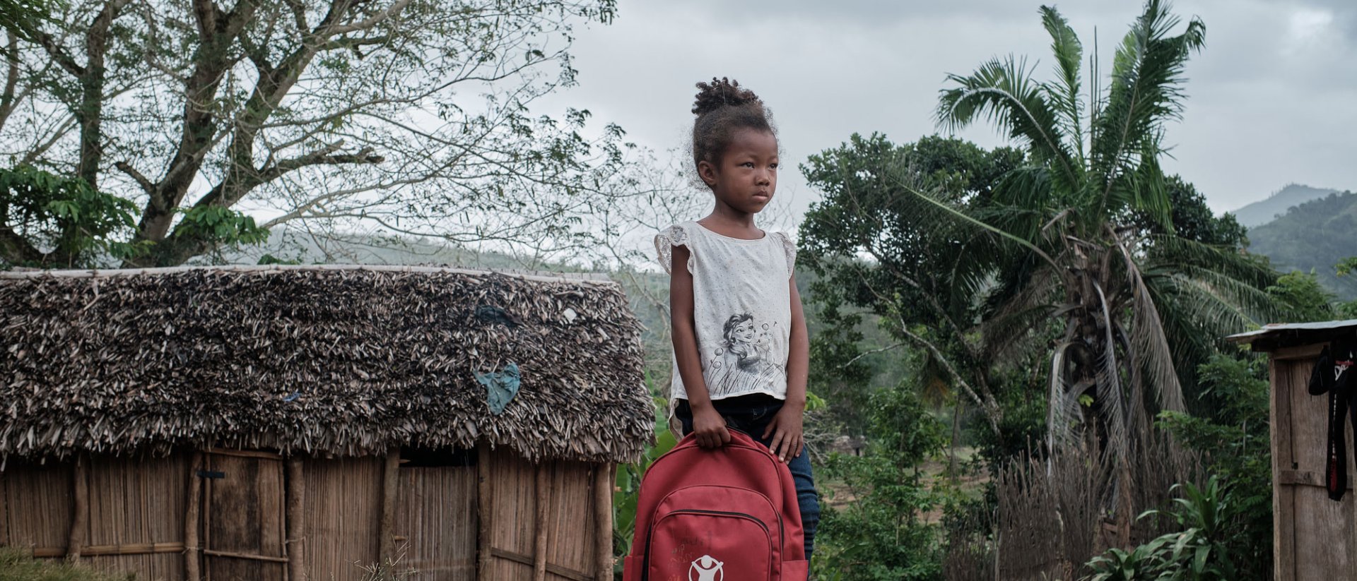 Julianna, 6 años, lista para ir al colegio