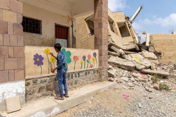Yemen, escuelas destrozadas que sirven de lienzo