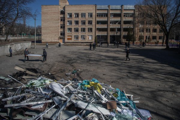 Restos de un ataque a una escuela