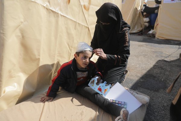 Niño víctima del terremoto en Siria Niño víctima del terremoto en Siria