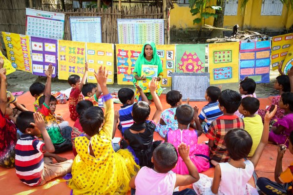 La ONG trabaja en Bangladesh desde 1970 promoviendo los derechos de los niños y niñas. © Save the Children