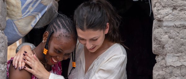 Úrsula Corbero con Save the Children en Senegal