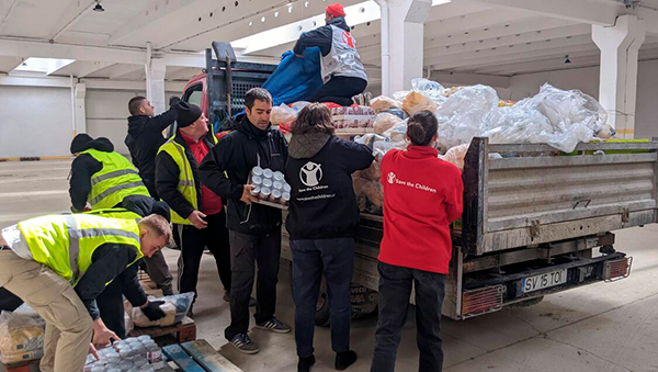 Entrega de ayuda humanitaria dentro de Ucrania