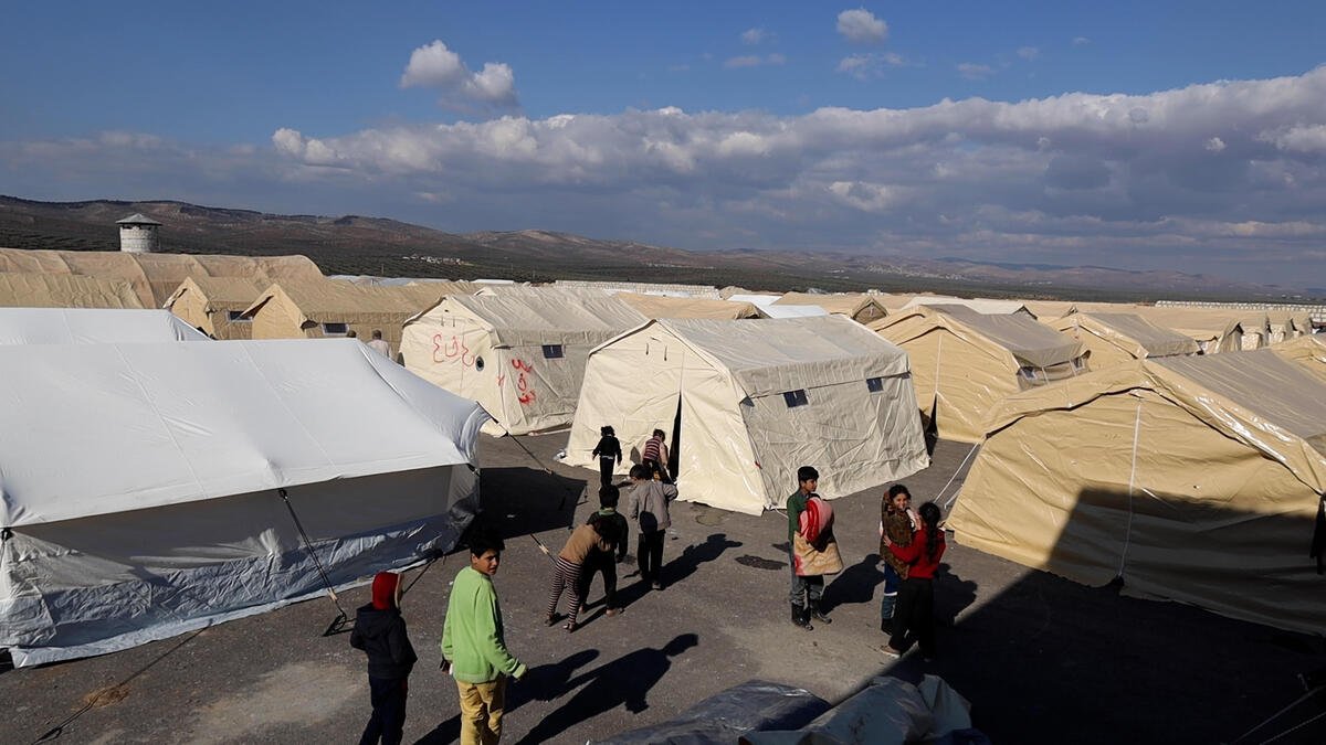 Tiendas para los supervivientes del terremoto suministradas por una organización socia de Save the Children Tiendas para los supervivientes del terremoto suministradas por una organización socia de Save the Children