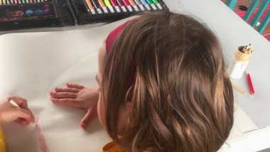 Niña dibujando