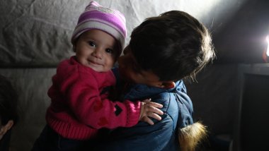 Bahjet, 12, y Raneem, 8 meses