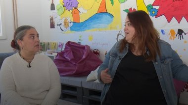 dos mamás hablan en nuestro centro de actividades de Illescas