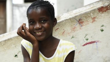 resultados anuales 2019 - En portada una niña en mozambique