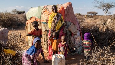 Sayid con su madre Canab y su familia. Somalia