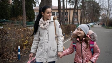 Oksana con su hija