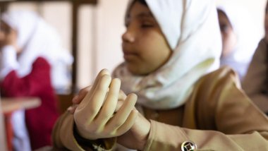 Maha, amputada por una mina en Yemen