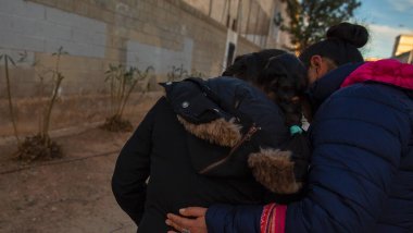 Pobreza en España - Una madre con su hija por las calles