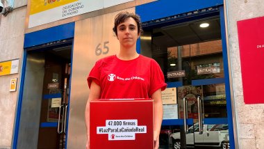 2 años sin luz en la Cañada Real - Entrega firmas