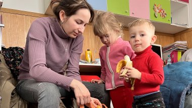 Anna, una madre ucraniana que huye de la guerra con sus hijos