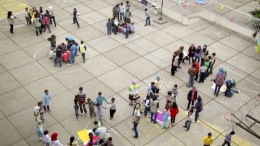 educacion_lebanese-and-syrian-children-participating-in-recreational-activities-in-the-alp-in-north-of-lebanon-lpr.jpg