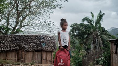 Julianna, 6 años, lista para ir al colegio