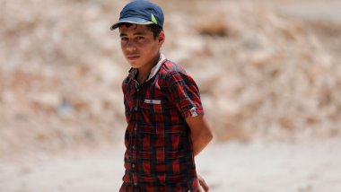 Yazan, niño siria sepulturero