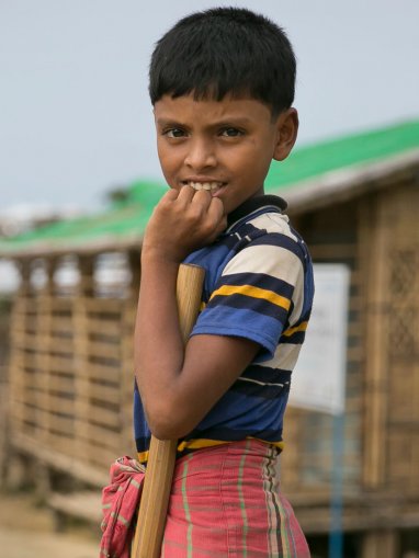 Aziz, niño rohingya