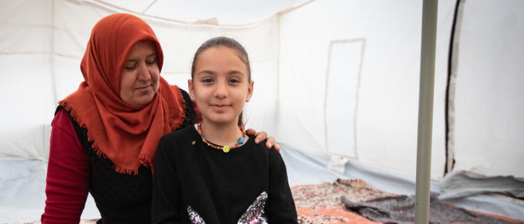 Eylül, 10 años, con su madre Kader