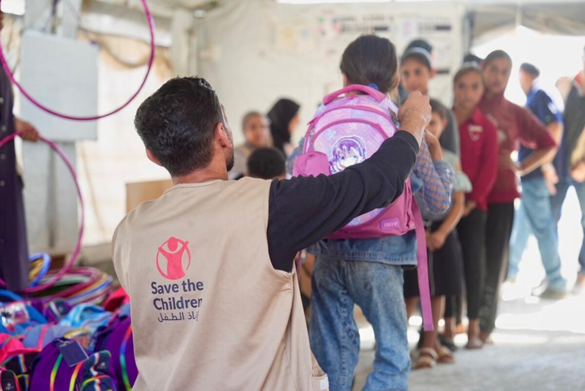 Entrega kit escolar en Gaza